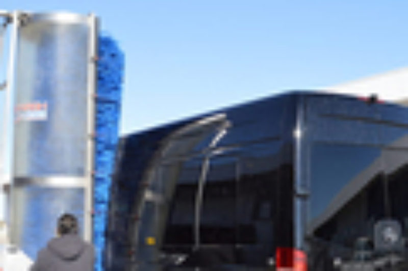 Battery-powered bot keeps it clean article image