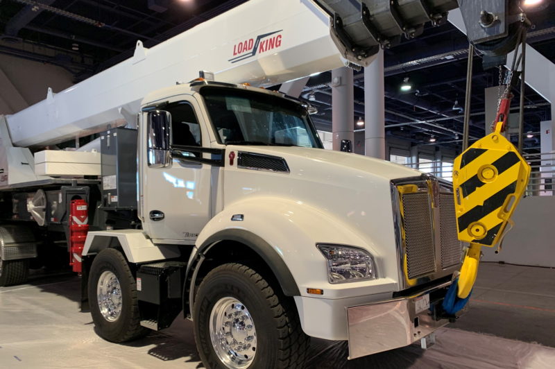 Kenworth unveils twin-steer T880 truck article image