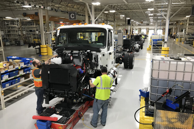 Mack now producing medium-duty models article image