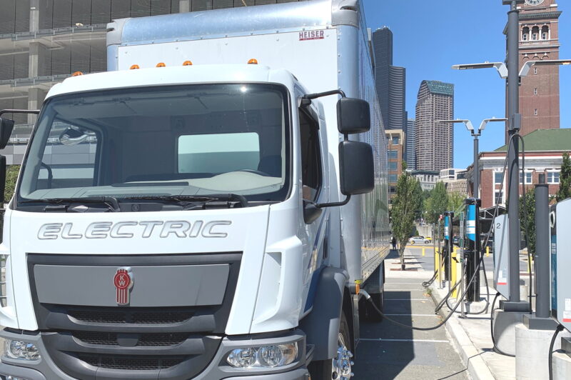 Kenworth takes orders on Class 7 electric trucks article image