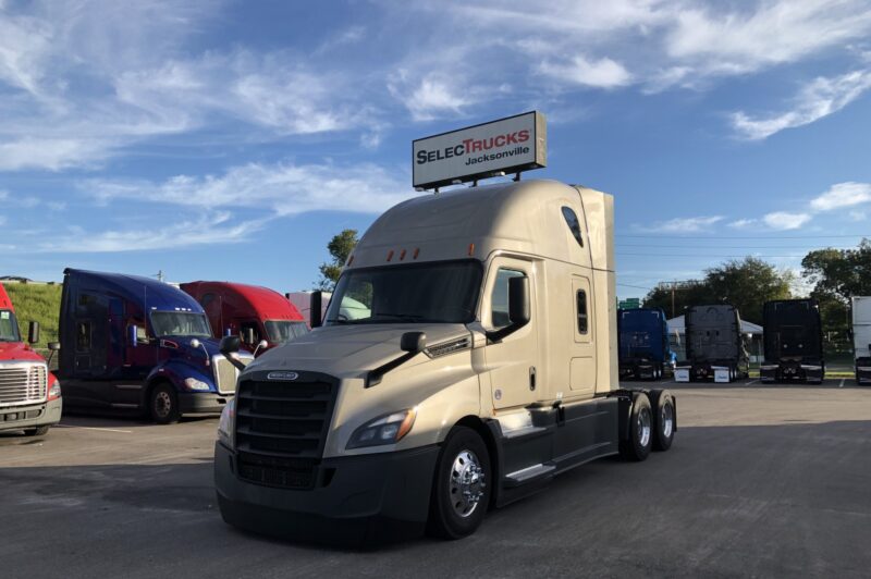 Despite challenges, 2020 a year of growth for SelecTrucks article image