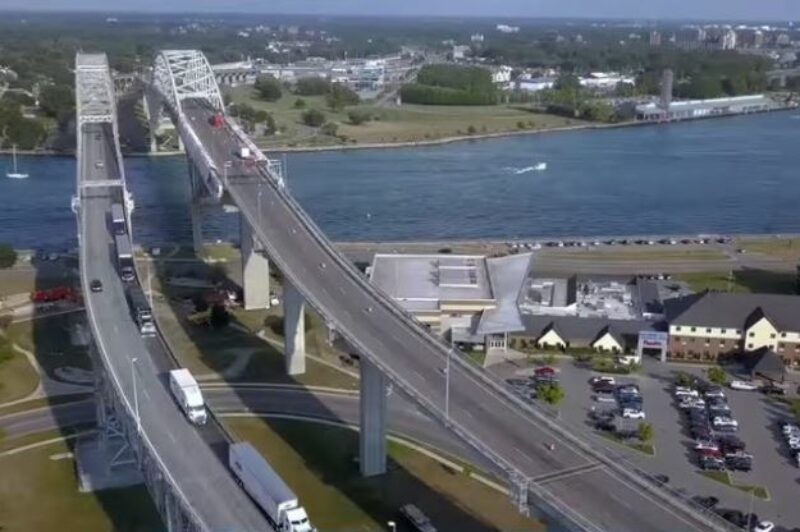 BREAKING NEWS: Border-crossing Canadian truck drivers won't face quarantines, testing under vaccine mandate article image