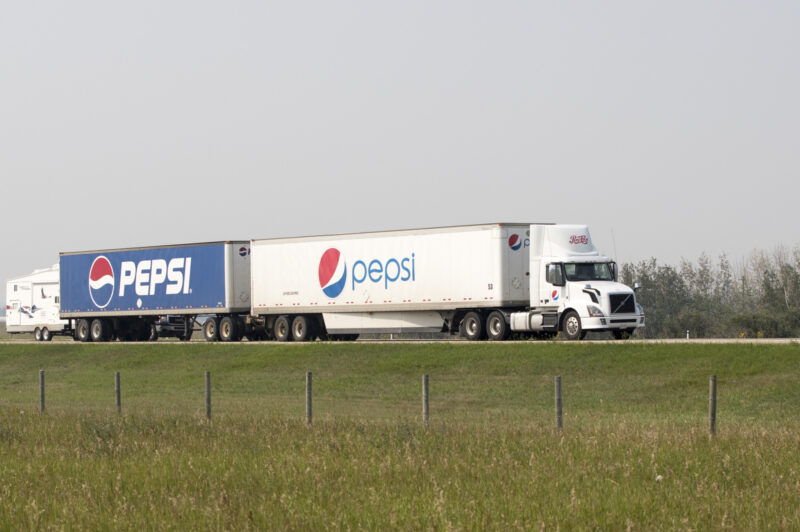 Retail freight continues to surge this holiday season: FourKites article image