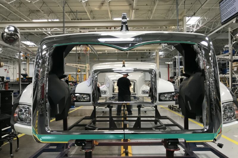 Economic Trucking Trends: Slowing Class 8 sales could cause OEs to curtail production article image