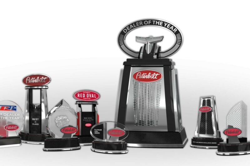 Peterbilt honors Canadian dealers in annual awards article image