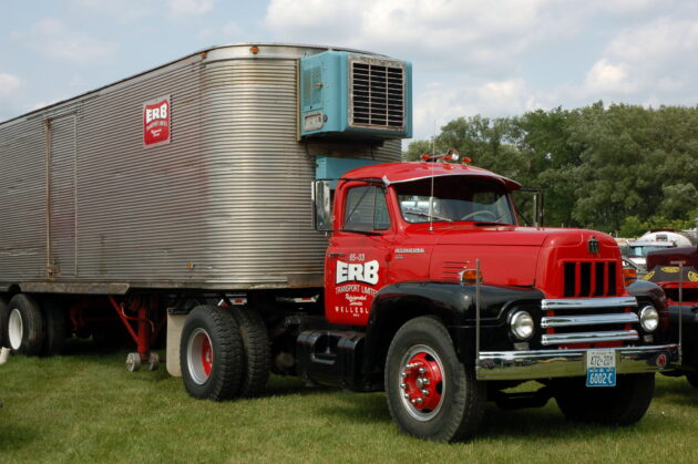 Single-axle tractor tandem trailer credit Jim Park alternate text for this image