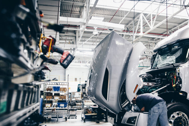 UAW to go back on strike after rejecting latest tentative deal article image