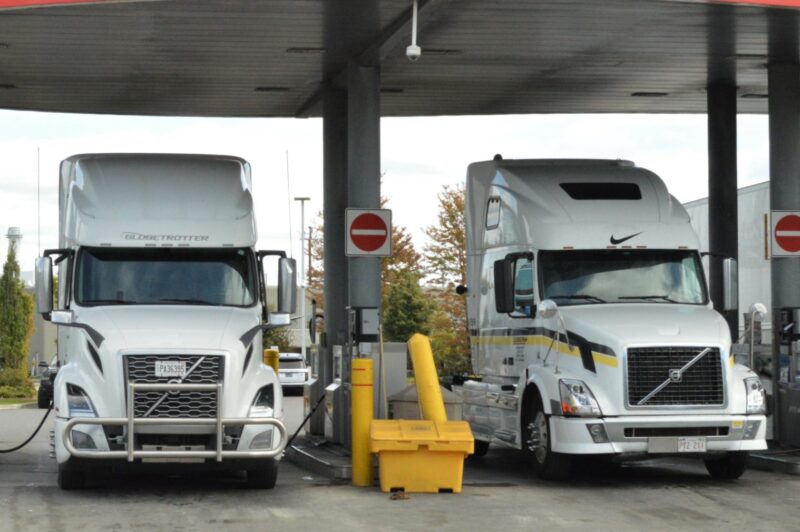 Picture of trucks fueling at a cardlock.