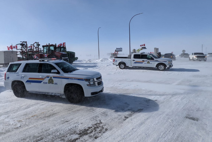 Truck traffic plunged during Canada-U.S. border blockades - Truck News
