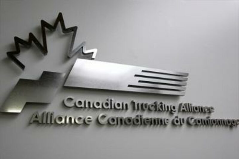 Canadian Trucking Alliance looks to immigration for labor article image