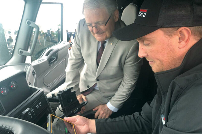 ਕੈਨੇਡਾ 'ਚ 2021 ਤਕ ਲਾਜ਼ਮੀ ਹੋ ਜਾਣਗੇ ਇਲੈਕਟ੍ਰਾਨਿਕ ਲਾਗਿੰਗ ਡਿਵਾਇਸ (ਈ.ਐਲ.ਡੀ.) article image