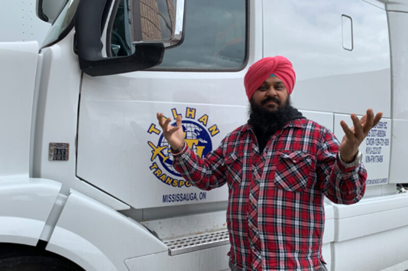 'ਸਾਡੀਆਂ ਅੱਖਾਂ ਸਾਹਮਣੇ ਉਹ ਚੋਰੀ ਕਰ ਕੇ ਲੈ ਗਏ' article image