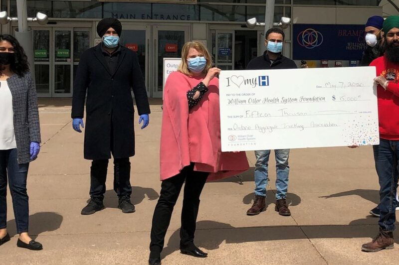 ਟਰੱਕਰਸ ਨੇ ਬਰੈਂਪਟਨ ਸਿਵਿਕ ਹਸਪਤਾਲ ਲਈ ਇਕੱਠੇ ਕੀਤੇ 15 ਹਜ਼ਾਰ ਡਾਲਰ article image