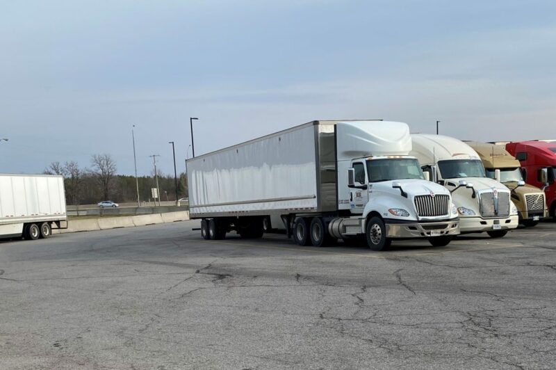 नियोजित परियोजनाओं में राहत का वादा लेकिन अल्पकालिक पार्किंग ट्रक ड्राइवरों के लिए एक बड़ी समस्या article image