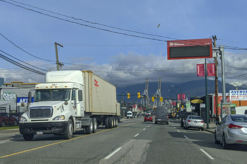 क्या ईंधन की बचत करने वाली ड्राइविंग टक्करों को कम करती है? अध्ययन में लगेगा पता article image