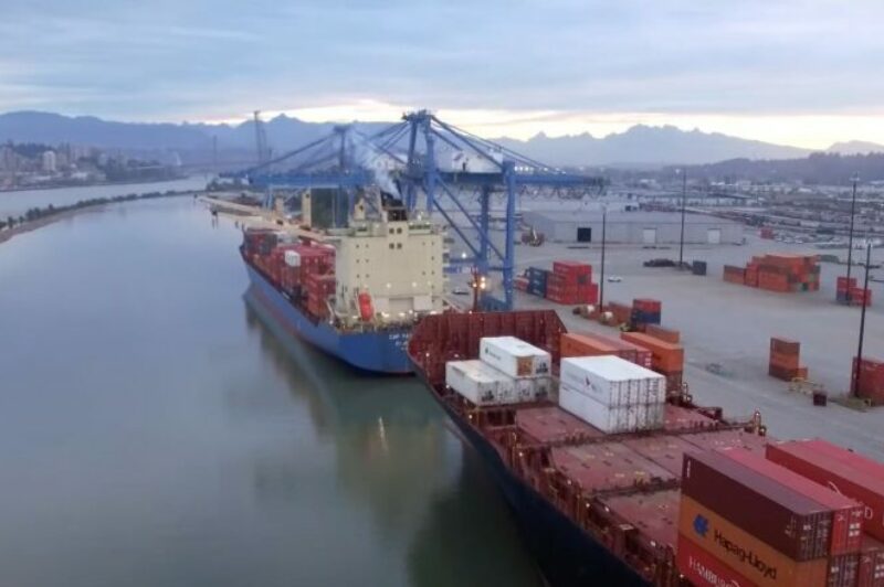 Report calls for changes to B.C. Container Trucking Act article image