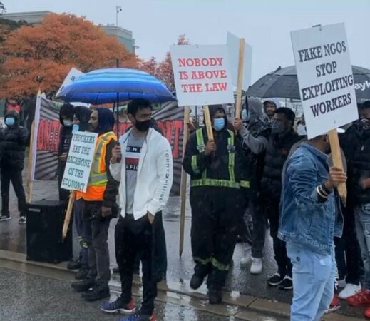 People supporting the transport companies were present during the protest on Oct. 30 in Brampton. Ont. (Photo: Fateh Media 5)