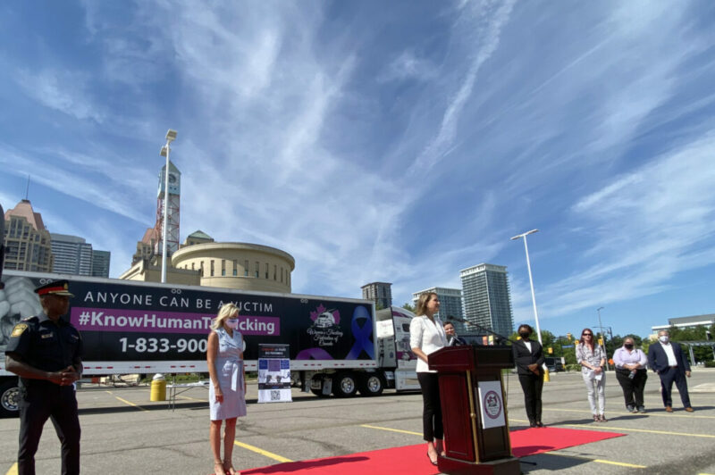 मानव तस्करी के खिलाफ लड़ाई में मदद करने के लिए ट्रक चालकों को प्रशिक्षित किया जाएगा article image