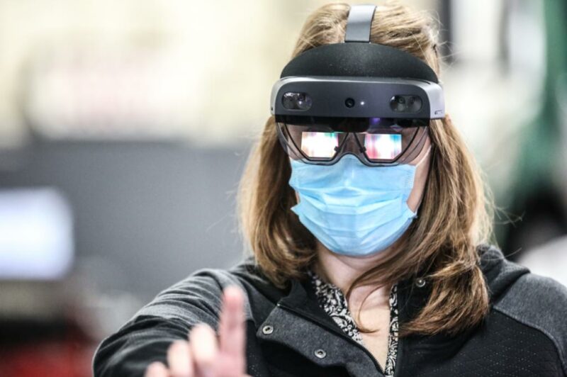 तकनीशियनों के साथ सहयोग करने के लिए आगमेंटेड रियैलिटी को अपना रहा है डी.टी.एन.ए. article image