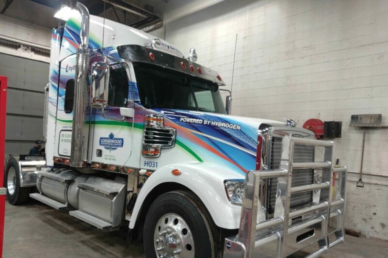 अल्बर्टा के कैरीयर्स को अपने फ्लीटस में हाइड्रोजन-ईंधन ट्रकों का परीक्षण करने का अवसर मिला article image