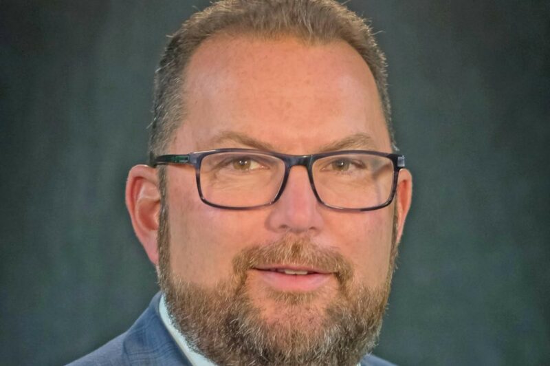 Picture of Derek Leathers