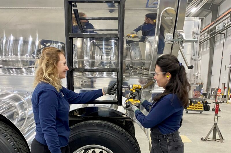 Picture of Tetiana Kysylitsia and Vladyslava Chalpanova