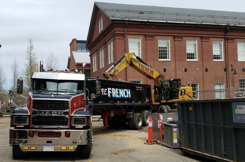 Picture of a Mack truck