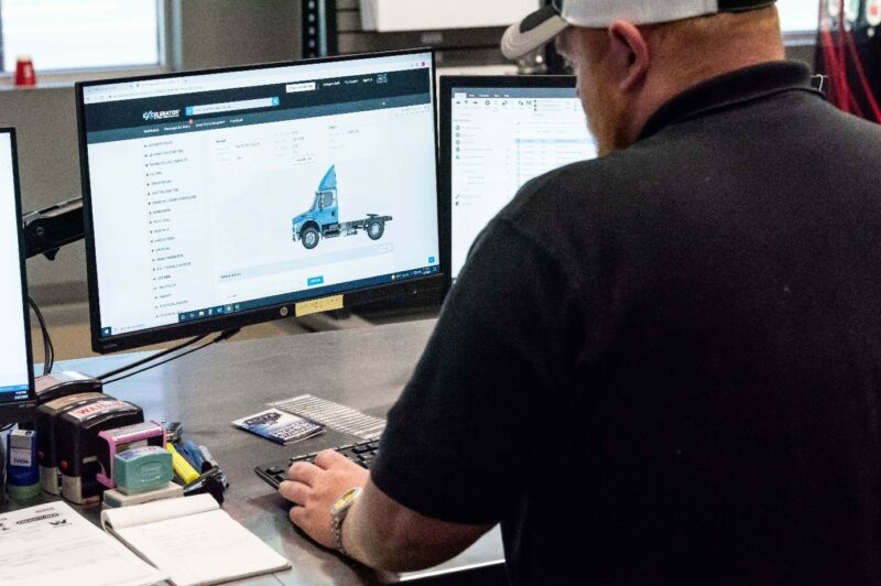 DTNA his $1 billion in sales on Excelerator e-commerce platform article image