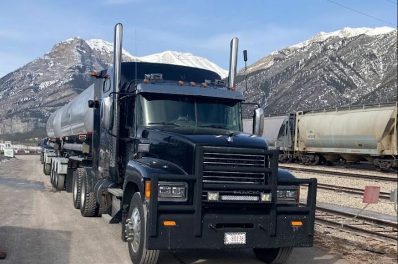 Picture of a Mack Truck