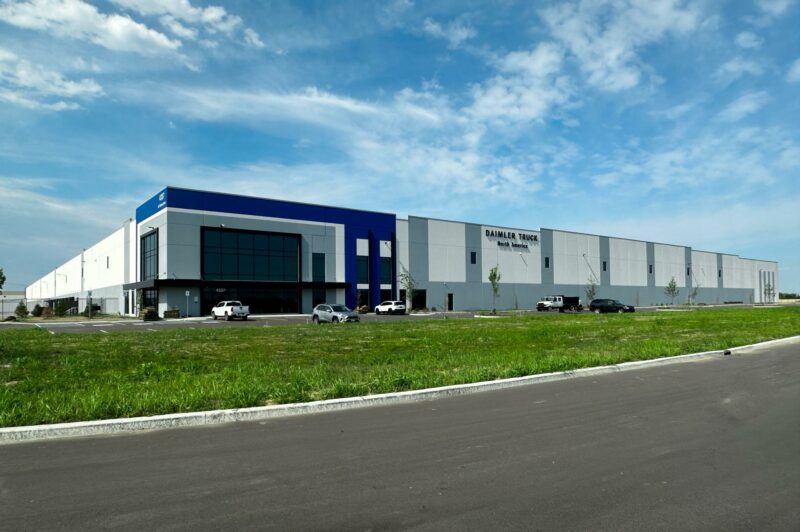 DTNA opens new parts redistribution center article image