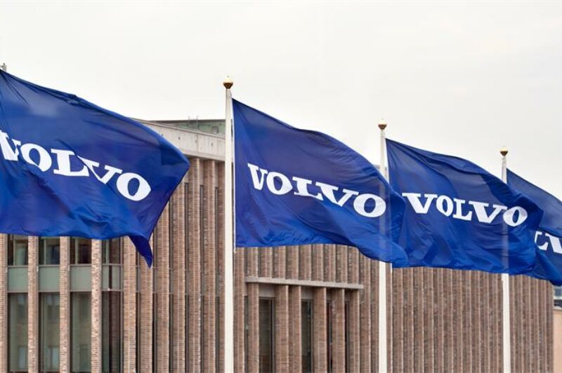 Volvo buys Proterra’s battery business article image