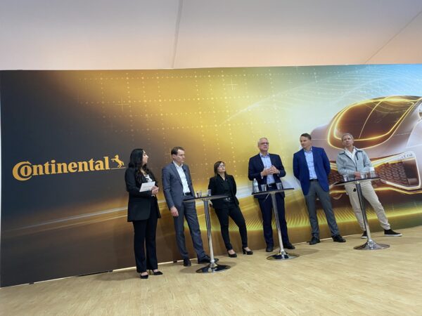 Continental, Aurora executives