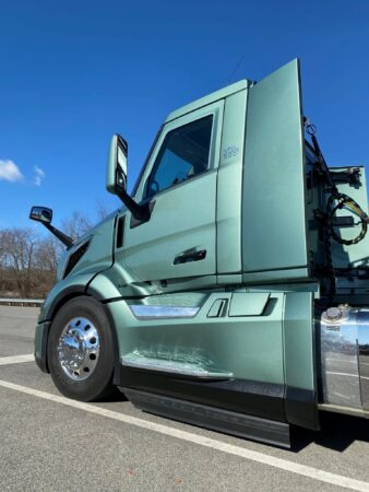 volvo-vnl-day-cab-menzies alternate text for this image