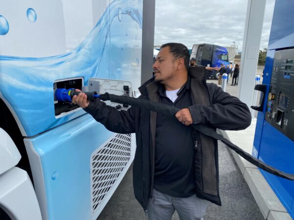 hydrogen-fueling alternate text for this image