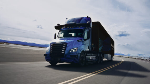 DaimlerTruck_autonomous_Freightliner_eCascadia-16 alternate text for this image