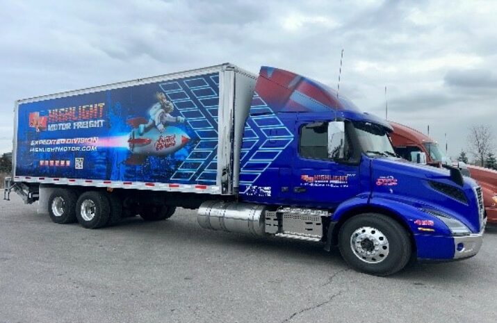Highilight Motor Group 's blue Straight truck