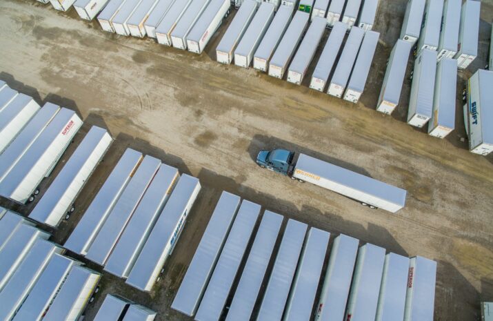 ECONOMIC TRUCKING TRENDS: Trailer orders weaken, but trucking conditions improving article image