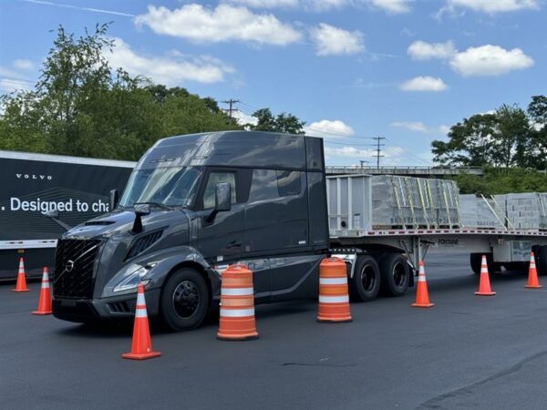 new Volvo VNL alternate text for this image