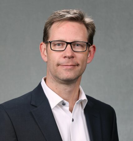 Hans Molin headshot