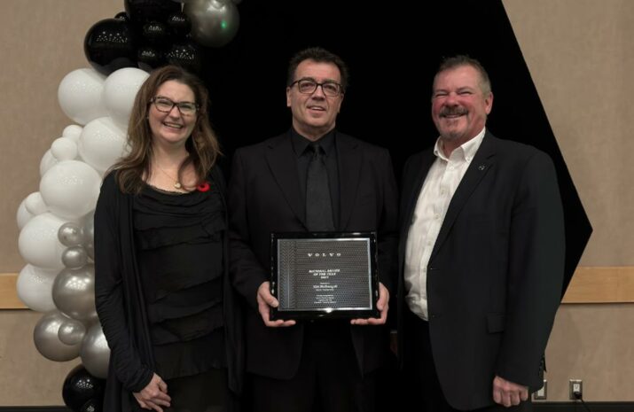 Kirt McDougall receives the CTA/Volvo Trucks Canada National Driver of the Year Award.