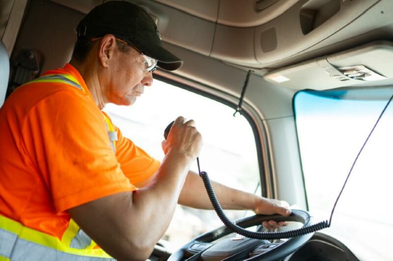 Truck driver vacancies drop 36% in Q2 2024 as non-driving roles lag behind article image