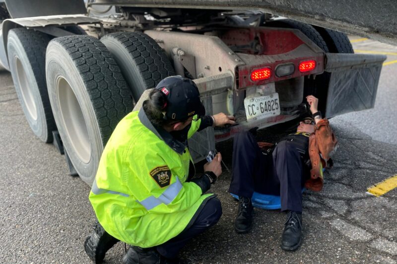MTO officers inspecting a truck