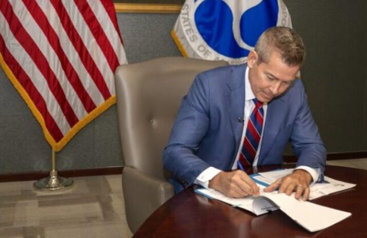 US removes nearly 3,000 CDL training providers from registry article image