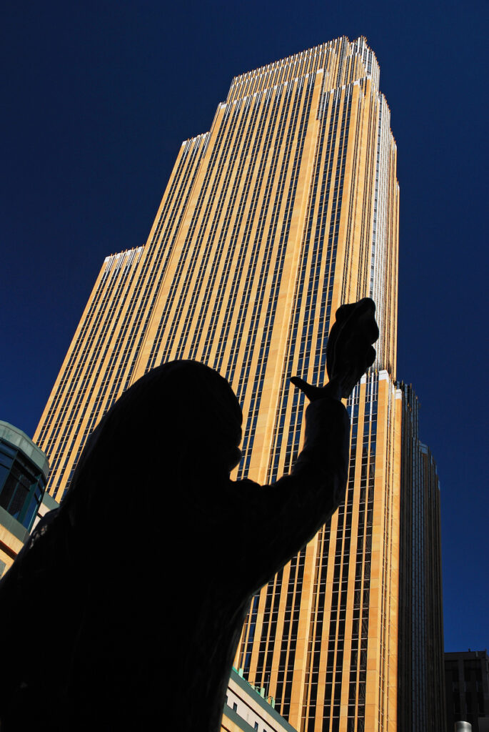 The Mary Tyler Moore statue in Minneapolis.