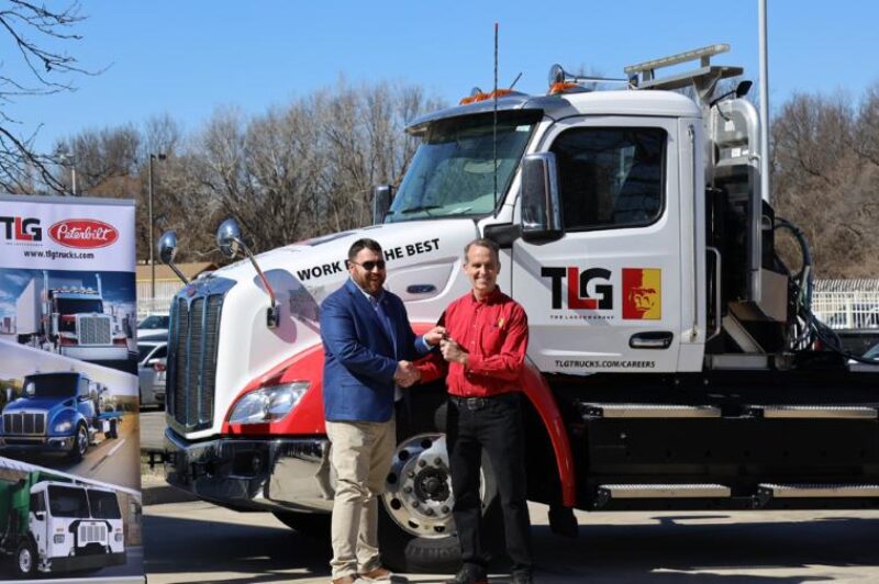 TLG Peterbilt donates electric 579EV to Pittsburg State University article image