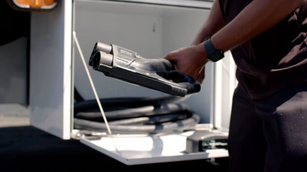 xos charging LR alternate text for this image