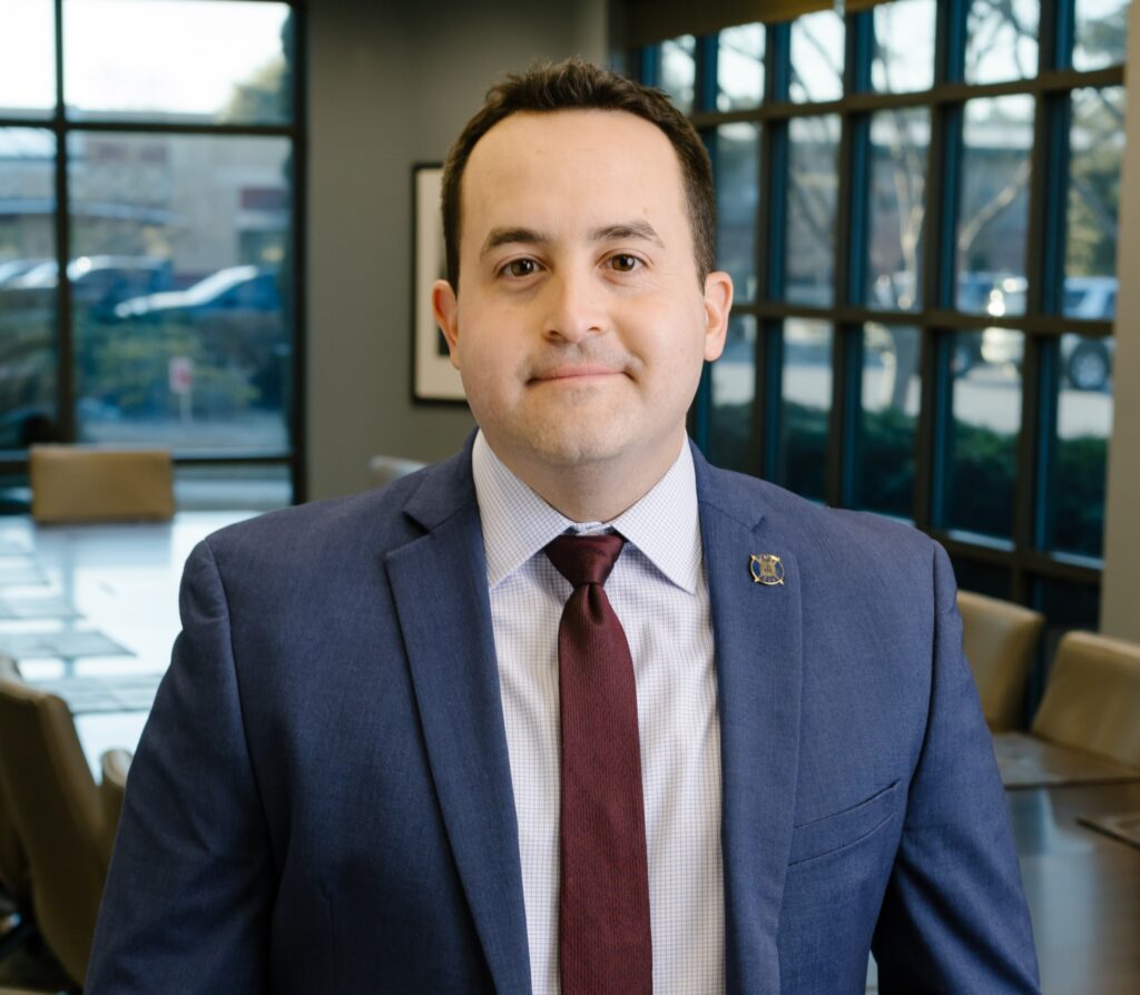 Joseph Pignataro's headshot 
