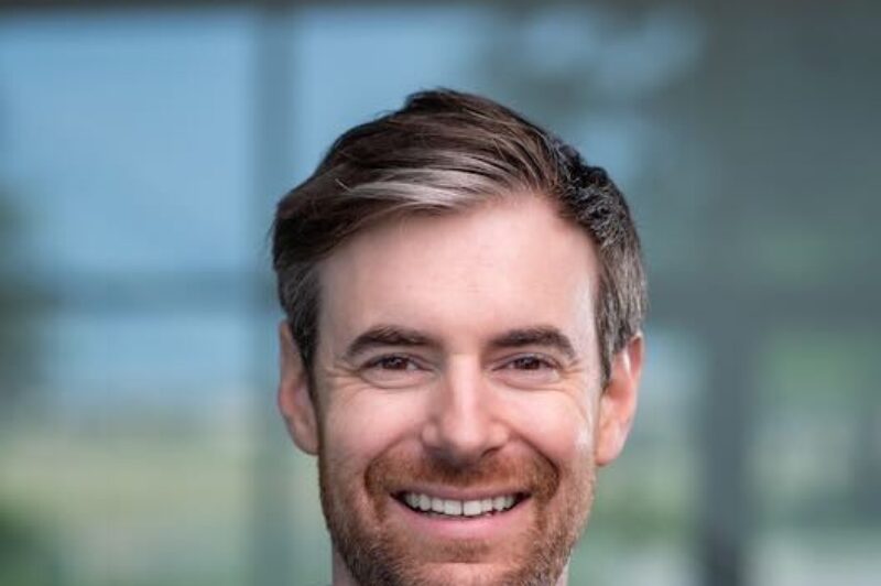 Auslund's headshot