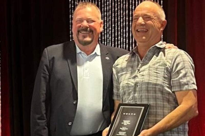 Veteran HyLife driver named Manitoba Driver of the Year article image