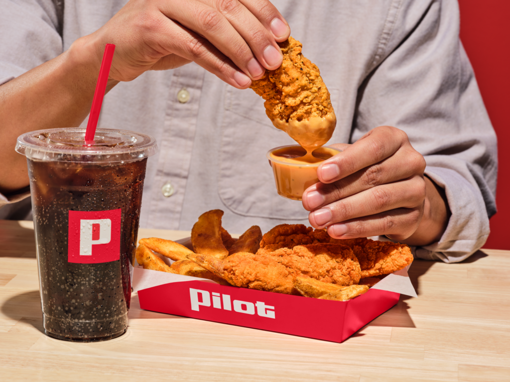 Pilot Eats program, Pilot-branded takeout containers with food